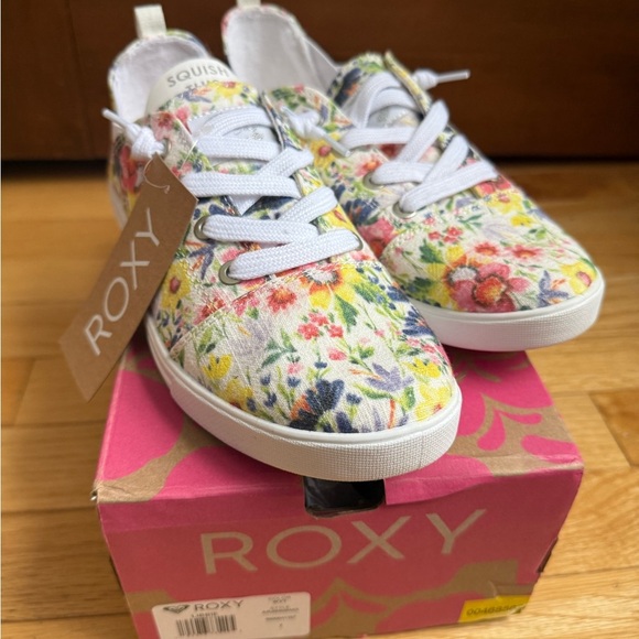 NWT Roxy Libbie Sneaker 🌸 - Picture 2 of 4